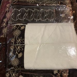 18 piece Embroidery Bath Rug set